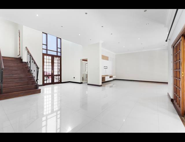 5 BEDROOM HOUSE FOR SALE IN BRYANSTON